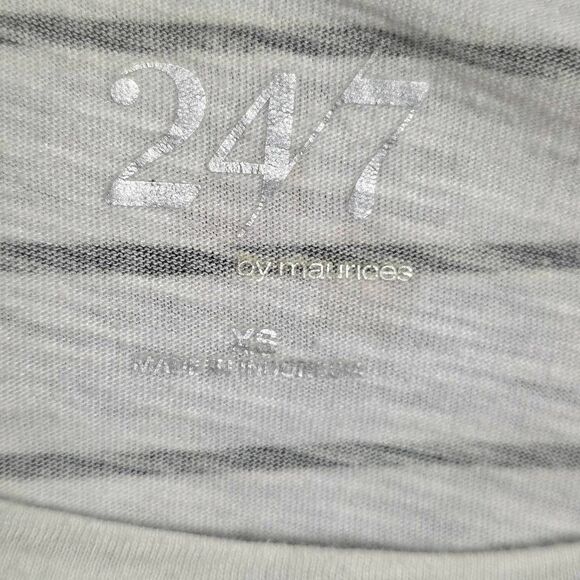 Maurices 24/7 White Gray Striped Tee XS - Picture 5 of 7